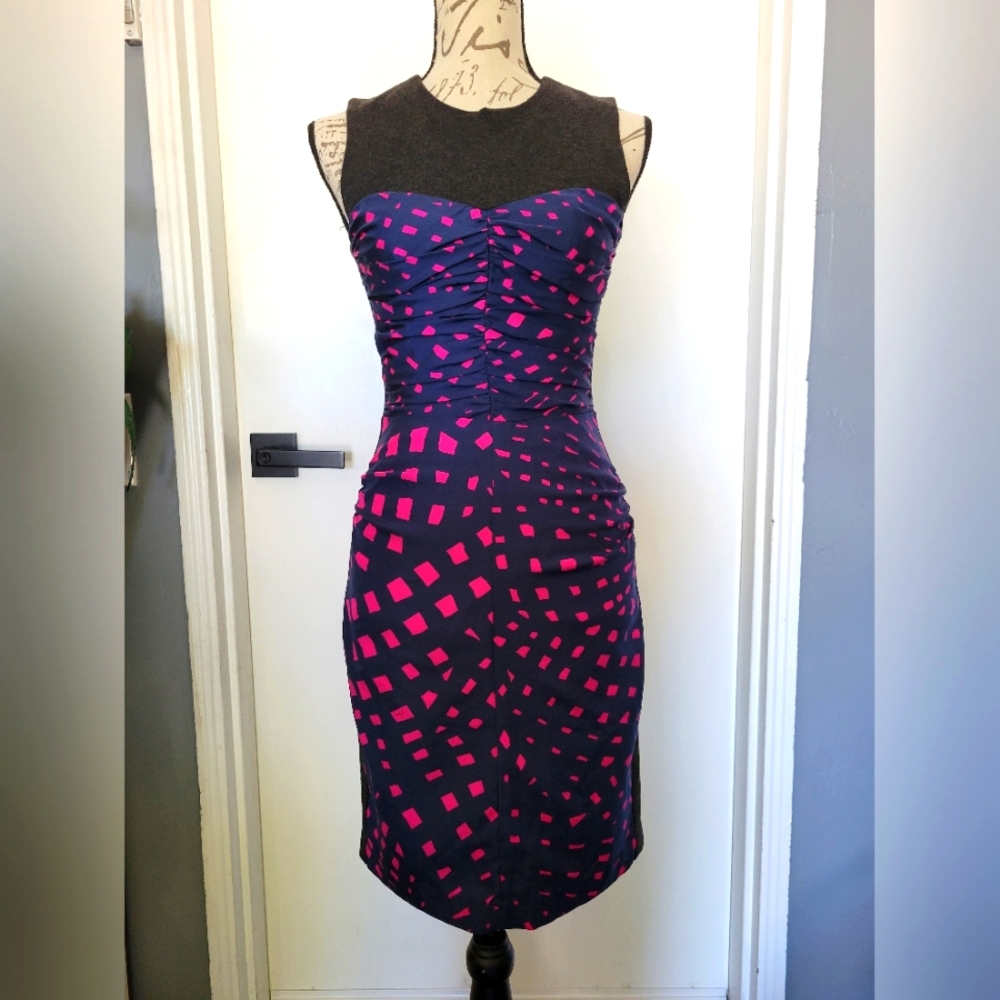 LIKE NEW Flattering Trina Turk Silk Bodycon Shift Dress‎ Size 0